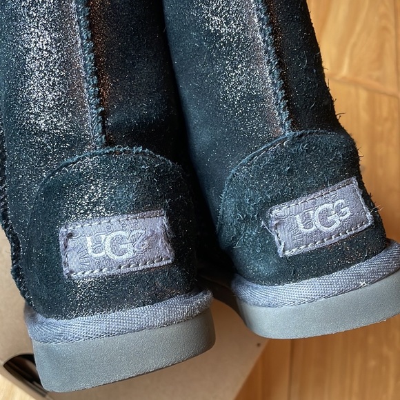 UGG Classic II Metallic Glitter - Picture 9 of 11